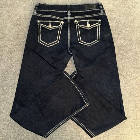 Daytrip Jeans - Picture 2 of 8